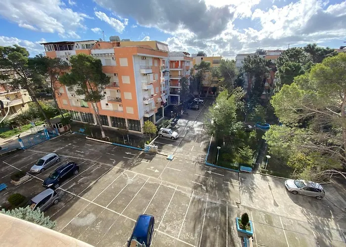 Freskia * Golem (Tirana)