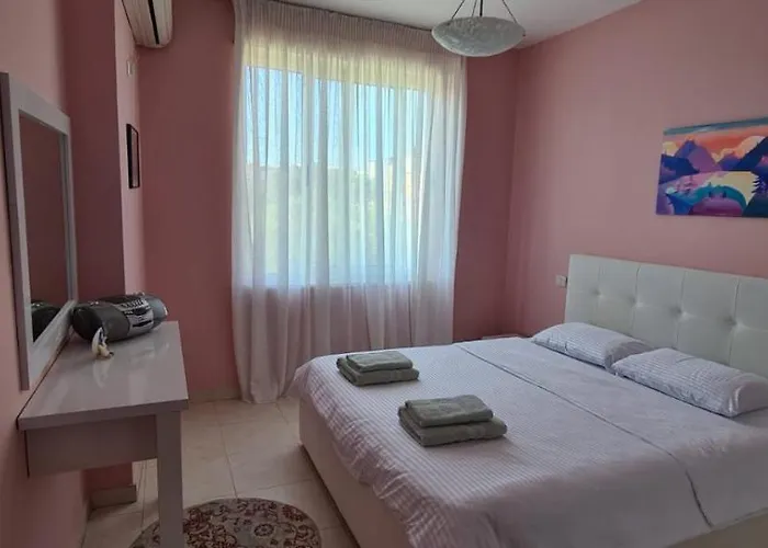 Freskia * Golem (Tirana)